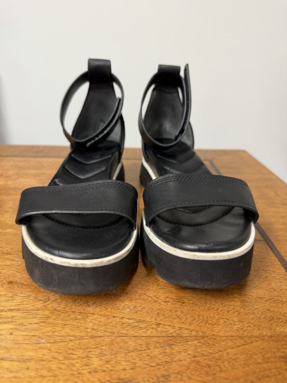 Franco Sarto Women’s 7 Umbria Black Leather Platform Sandals Lug Summer Minimal - Picture 3 of 5